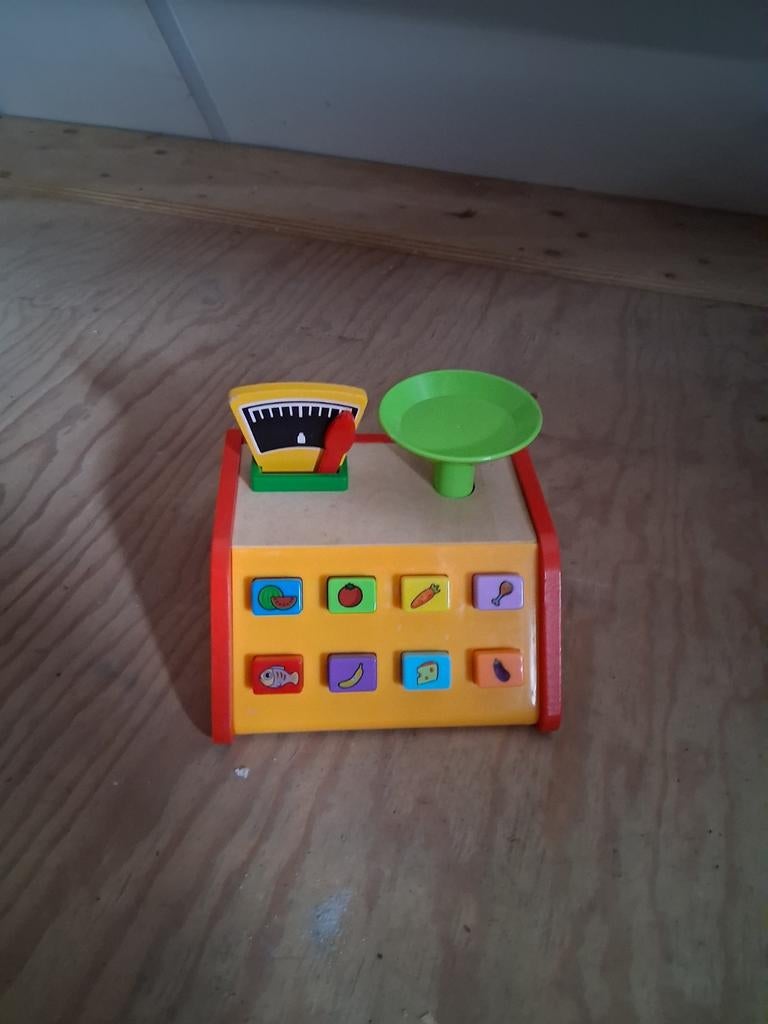 Houten speelgoed weegschaal, Ophalen