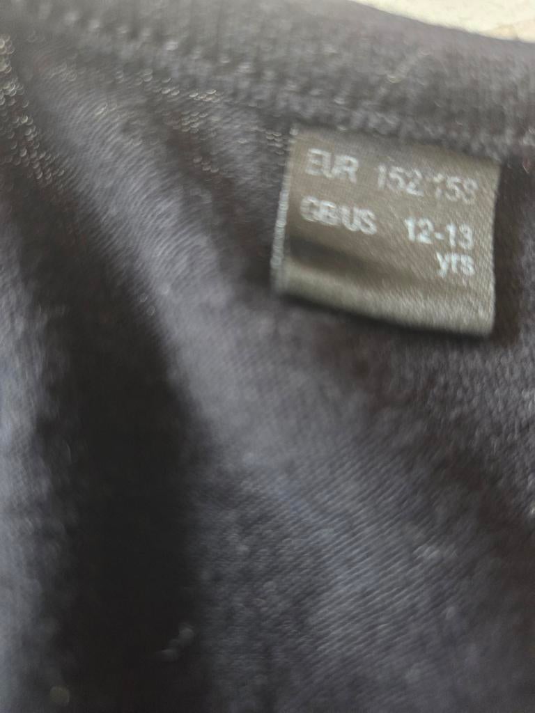Zwarte Onesie met Dinosaurusprint - Maat 152/158, Kinderen en Baby's, Kinderkleding | Maat 152, Ophalen, Nacht- of Onderkleding