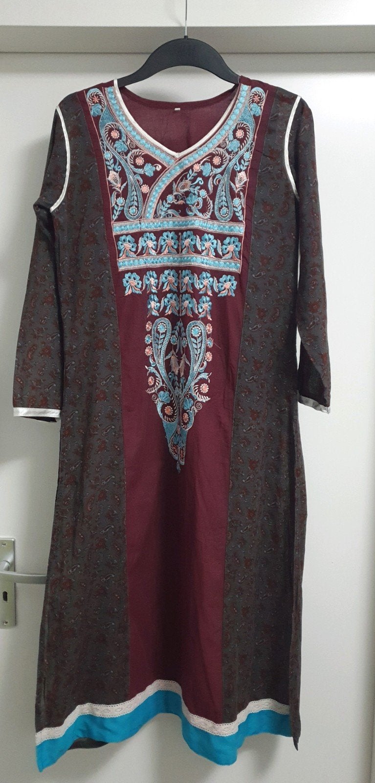 Mooie Indiase jurk met borduursel - Maat S, Kleding | Dames, Jurken, Meerkleurig, Ophalen of Verzenden, Maat 36 (S), Onder de knie