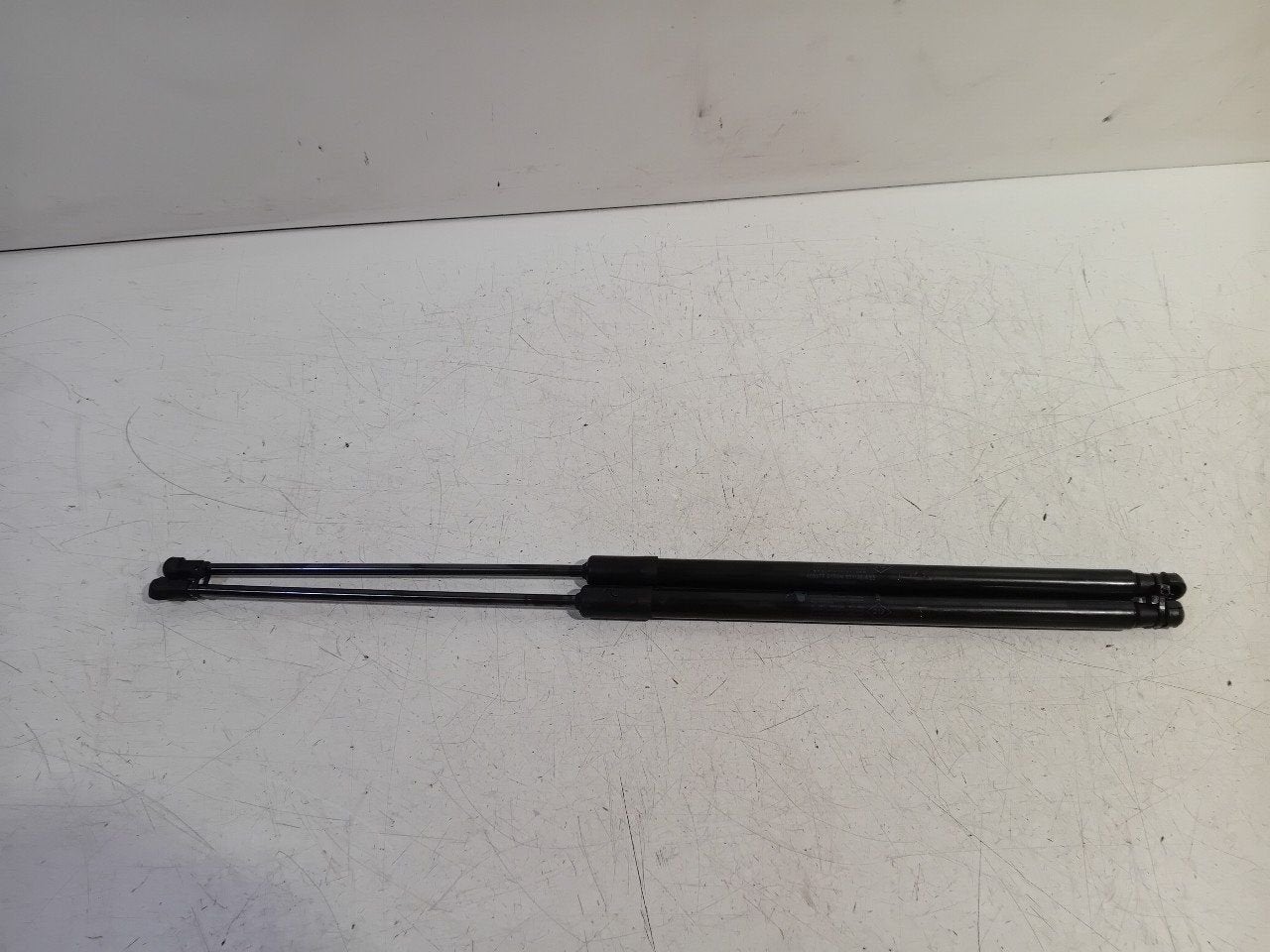 Gasdrukveerset voor Dacia Duster, Onderdelen@venauto.nl, Gebruikt, Ettenseweg 76, 4706 PB Roosendaal, The Netherlands, Herkomst onderdeel bekend