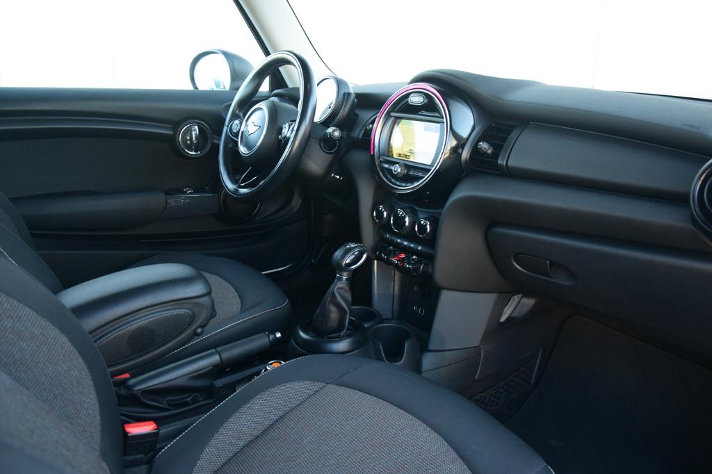 MINI Mini 1.2 One Salt Business Automaat Navi/Bluetooth Ecc, Auto's, Stof, Gebruikt, 1095 kg, 4 stoelen