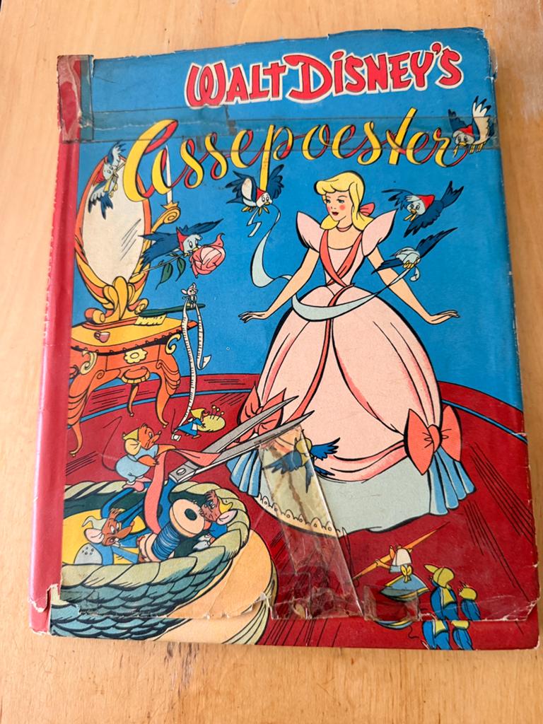 Vintage Walt Disney’s Assepoester boek 1957, Boeken, Ophalen of Verzenden, Gelezen