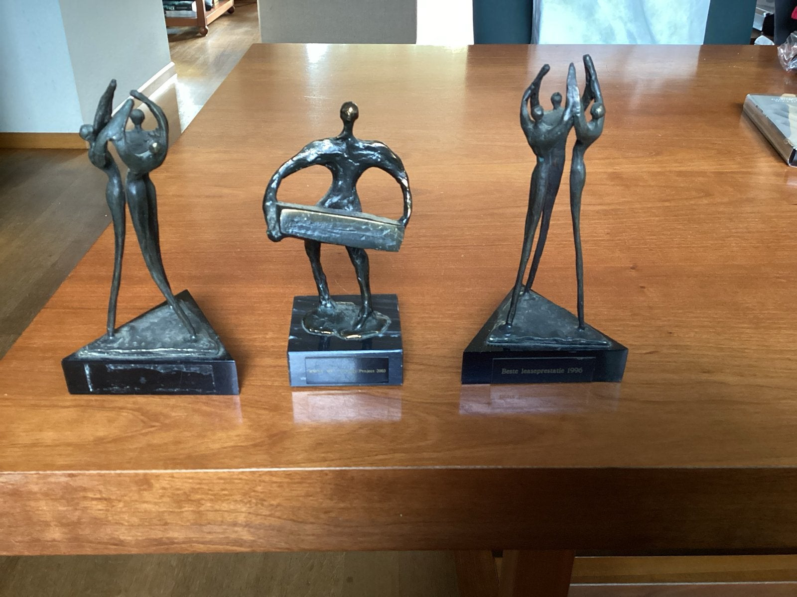3 beelden van Corry Ammerlaan - Samenwerking en Zware Last, Antiek en Kunst, Groep mensen, Minder dan 20 cm, Ophalen of Verzenden