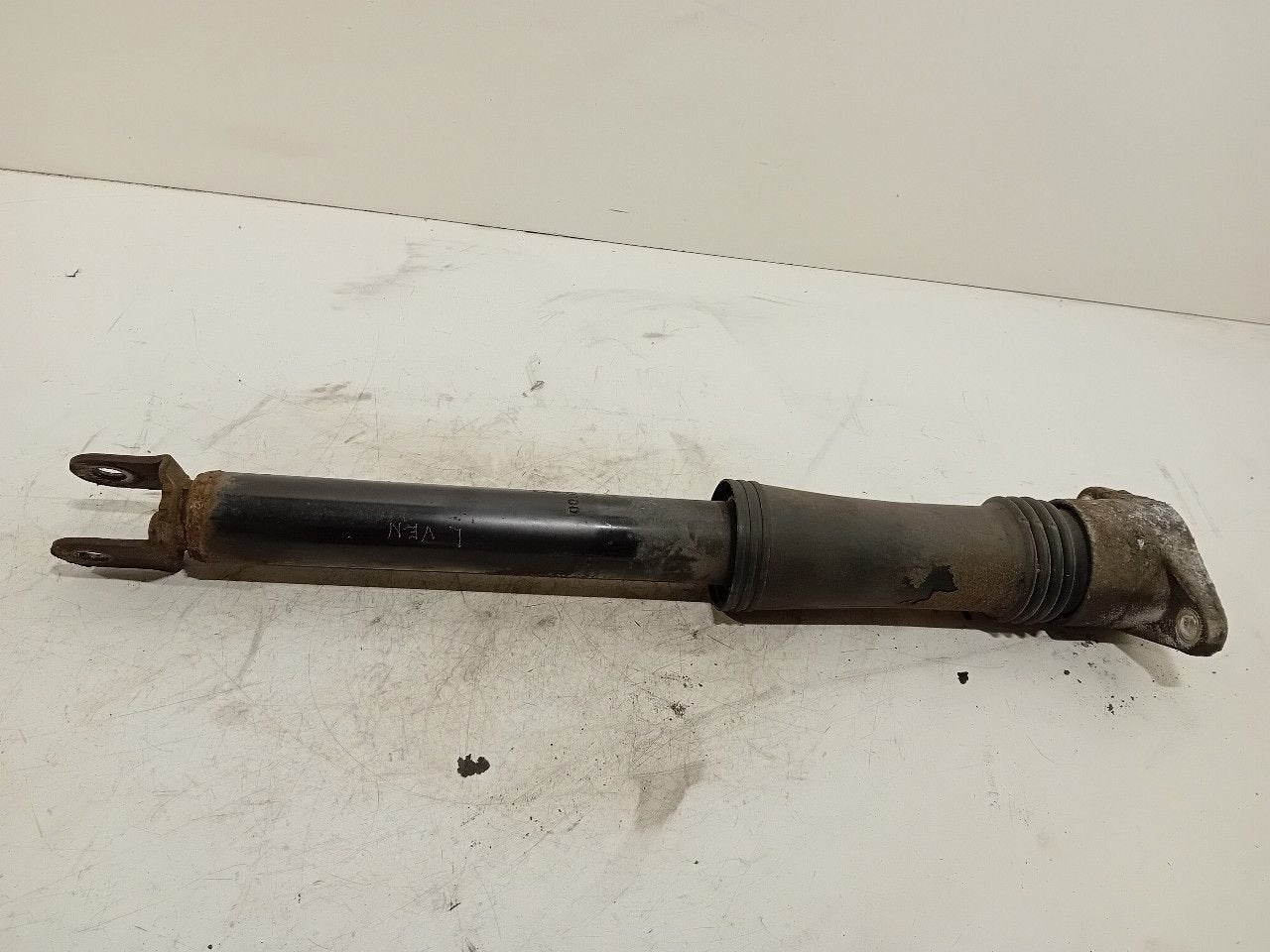 Schokbreker links achter Kia Magentis, Onderdelen@venauto.nl, Van der Ven Autorecycling B.V., Ettenseweg 76, 4706 PB Roosendaal, The Netherlands