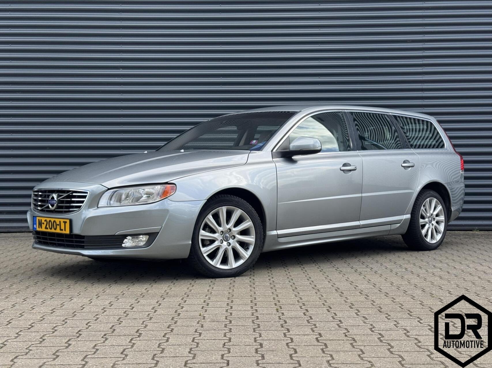 Volvo V70 2.0 T5 AUTOMAAT |NWE DISTRIBUTIE|LEDER|APK 07-2027, Euro 6, 4 cilinders, 1969 cc, 93 €/maand