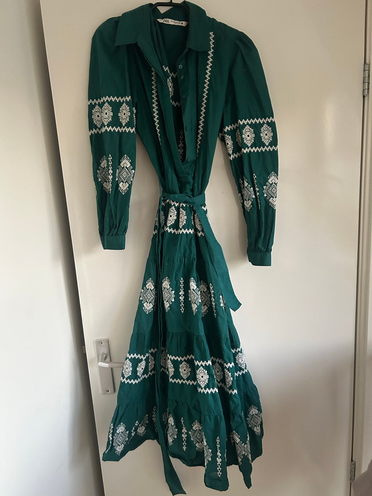 Zara Groene Jurk met Borduurwerk - Maat M, Maat 38/40 (M), Ophalen of Verzenden, Zo goed als nieuw, Onder de knie