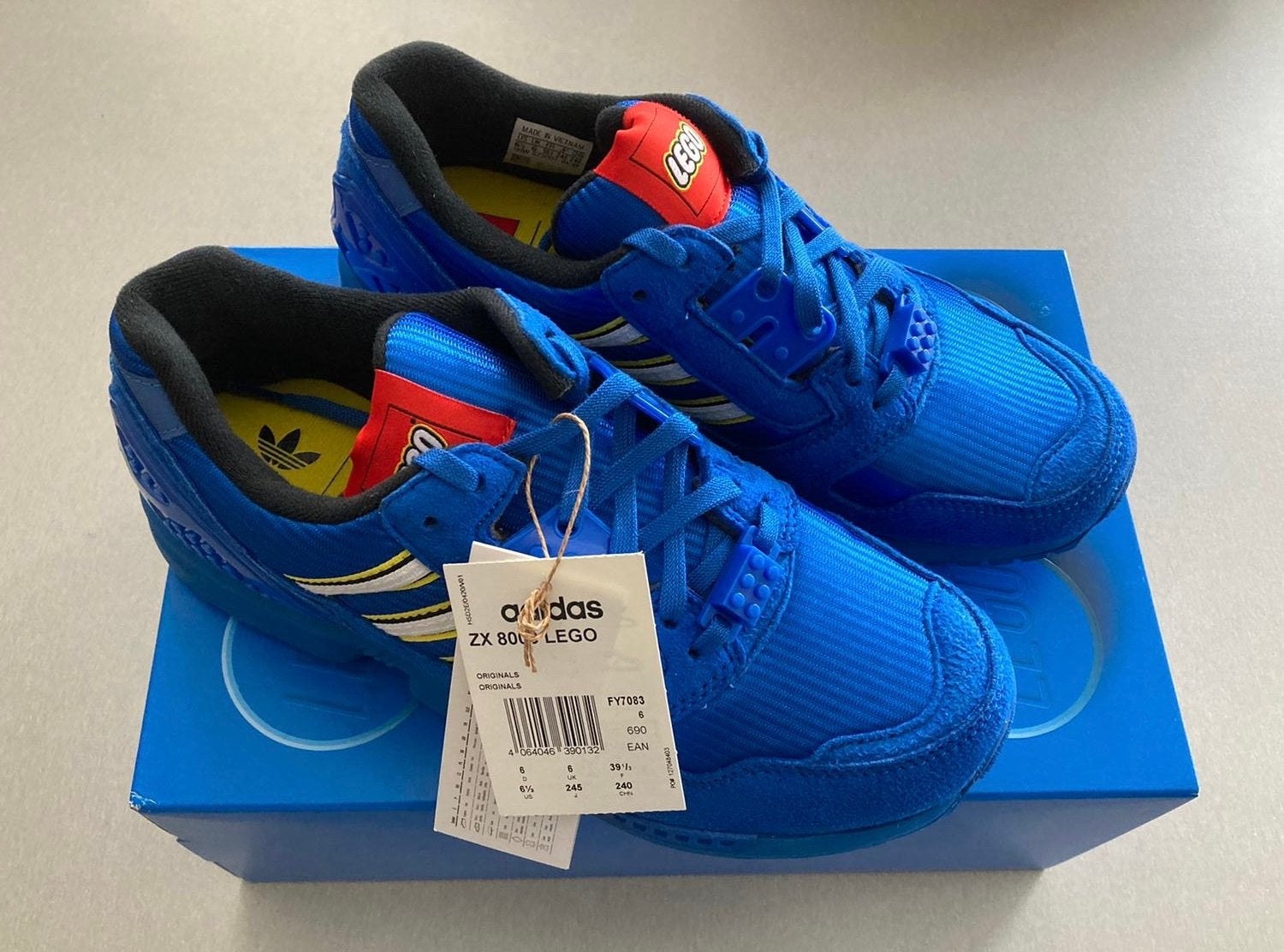 LEGO x Adidas ZX 8000 blauw (FY7083) - US 6.5 (DEADSTOCK, Kleding | Heren, Schoenen, Blauw, Nieuw, Ophalen of Verzenden, Sneakers of Gympen
