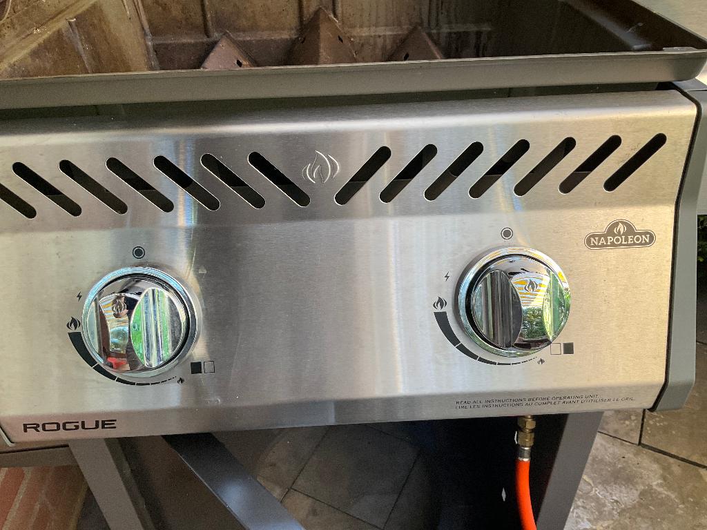 Napoleon gasbarbecue Rogue 365, Tuin en Terras, Gasbarbecues, Ophalen, Zo goed als nieuw, Napoleon