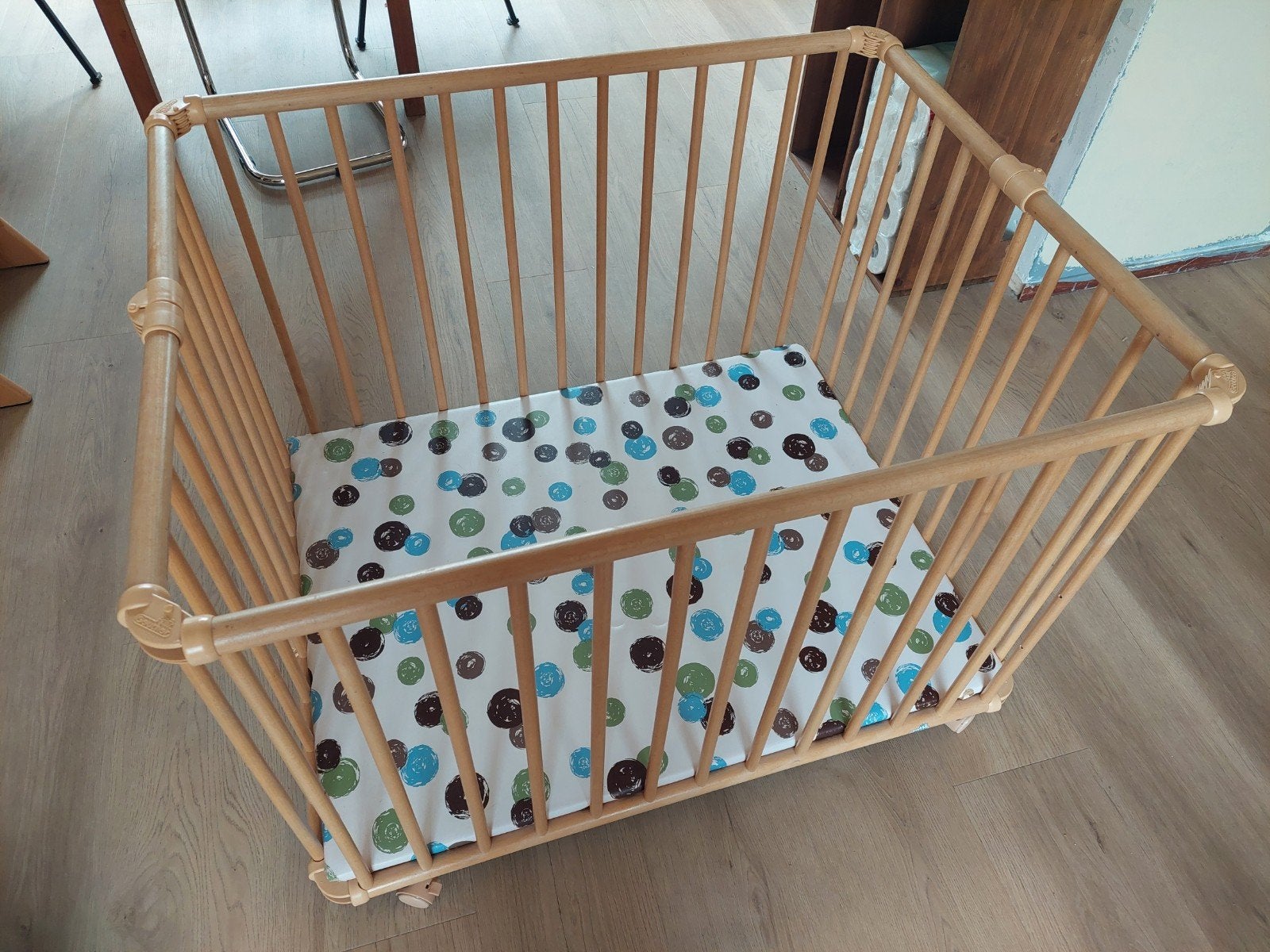 Inklapbare babybox met wieltjes, Ophalen, Gebruikt, Wieltjes
