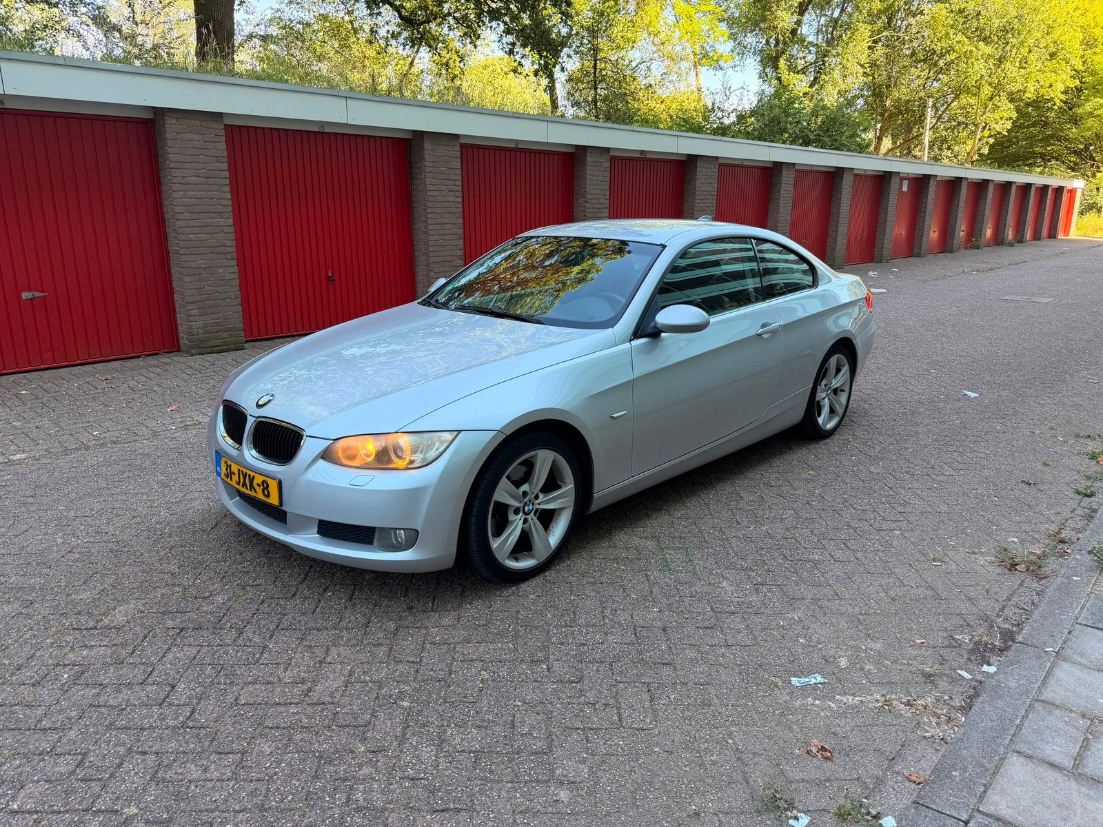 Te koop BMW 3-Serie 2.0 D 320 Coupe AUT 2009 Grijs, Auto's, BMW, Automaat, 745 kg, Achterwielaandrijving, 1995 cc