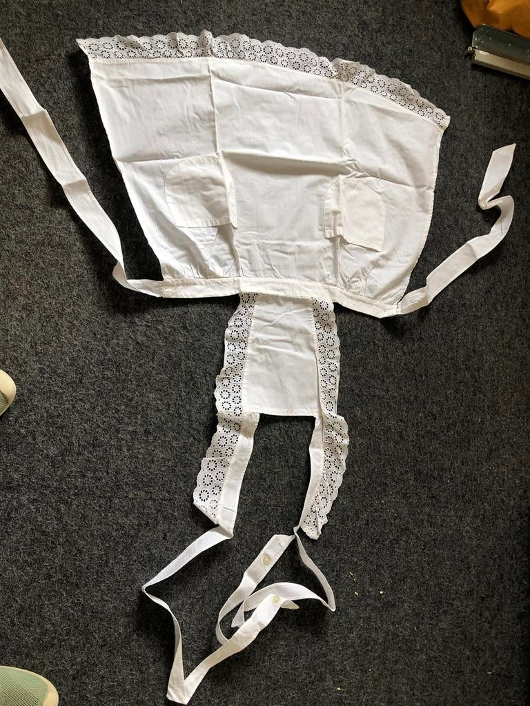 Schort met kant, Ophalen, Gebruikt