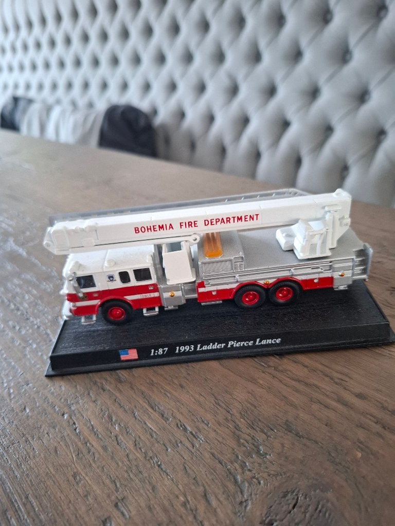 Bohemia Fire Dept brandweerwagen 1993 - Pierce Lance - 1:87, Ophalen of Verzenden, Zo goed als nieuw, Bus of Vrachtwagen, Overige merken