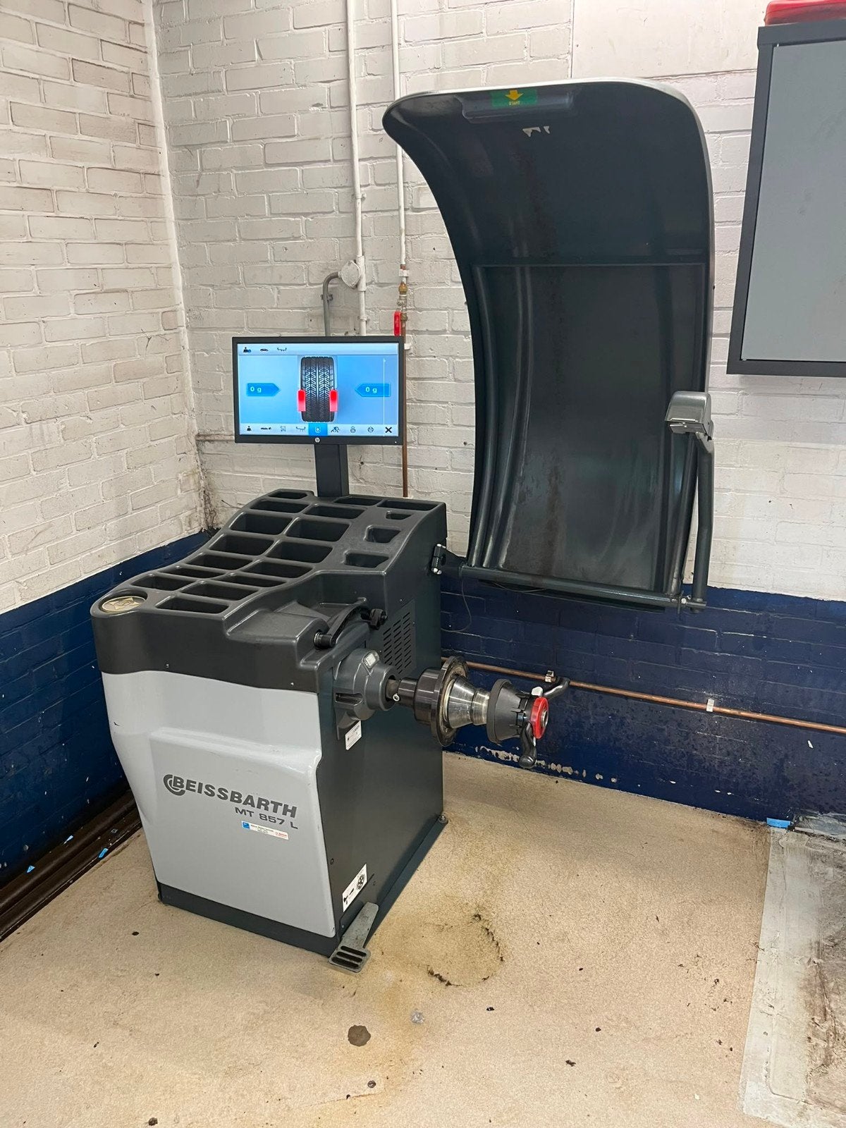 Beissbarth MT 857 L Bandenbalanceermachine, Ophalen, Gebruikt