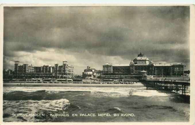 301-153-029 Scheveningen Kurhaus en Palace Hotel bij avond, Verzenden, Voor 1920, Zuid-Holland