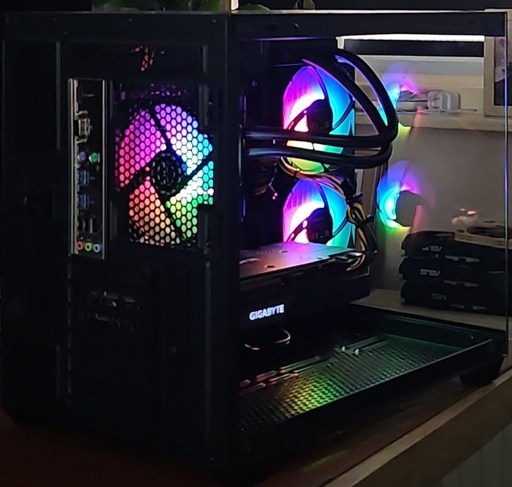 MULTIMEDIA & GAMEPC R5 7600X/1TBM.2/16GBDDR5/RTX2080OC 8G, Zelf gebouwde pc, Zo goed als nieuw, Multimedia-gamepc@hotmail.com