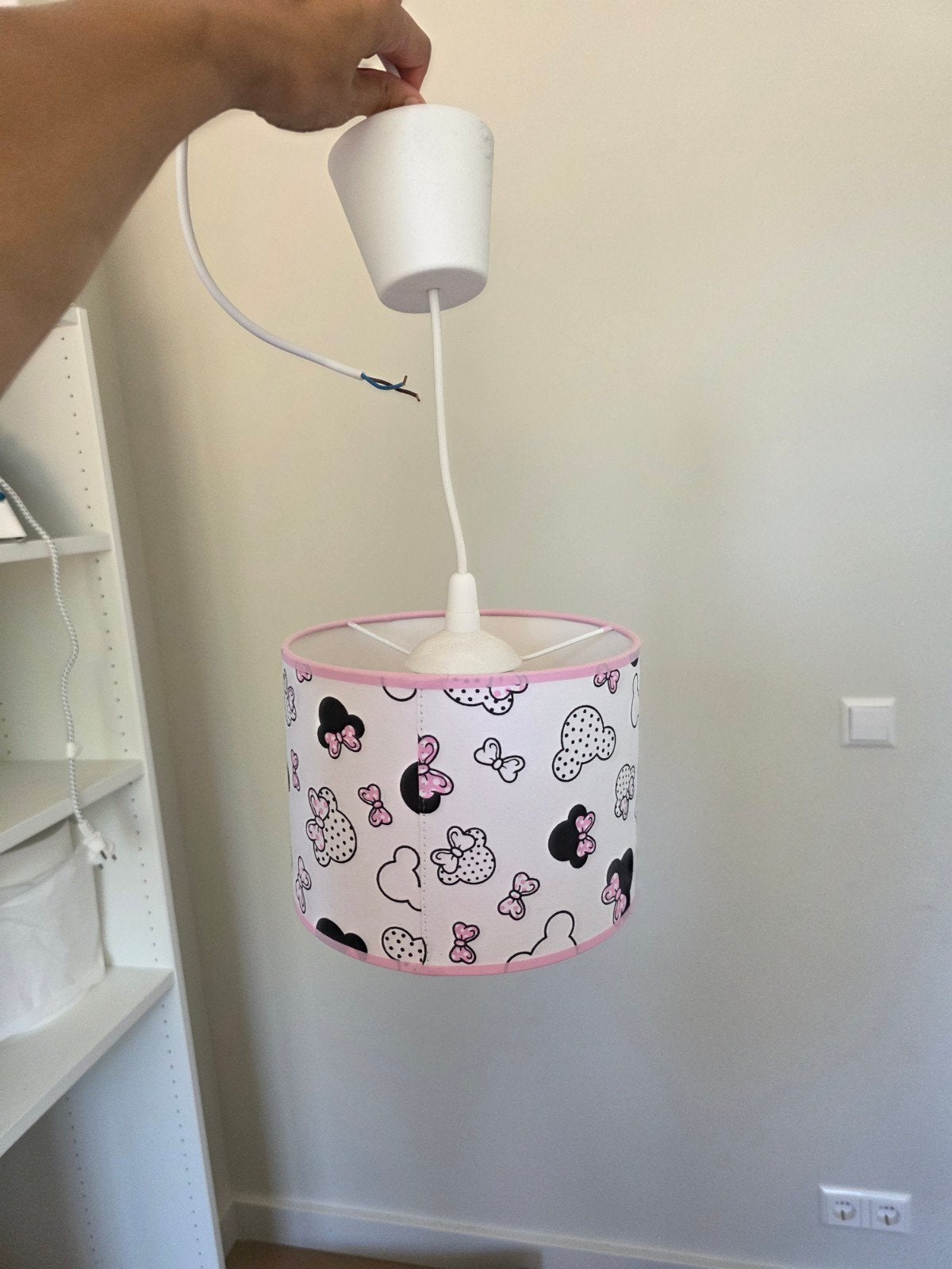 Leuke kinderlamp met Minnie Mouse en strikjes design, Ophalen, Minder dan 50 cm, Kinderlijk, vrolijk, Minnie Mouse, Zo goed als nieuw