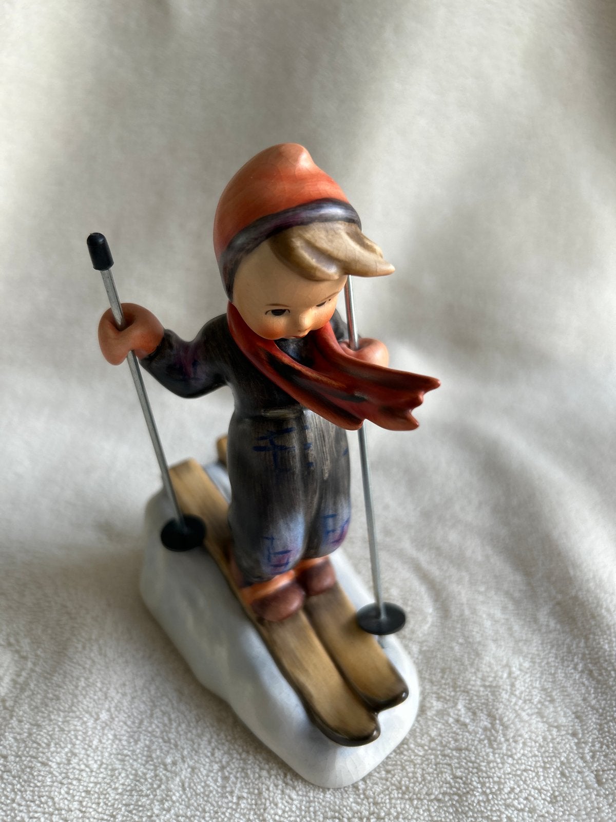 Vintage Hummel beeldje skiende jongen Goebel W. Germany, Verzamelen, Ophalen of Verzenden, Zo goed als nieuw, Hummel