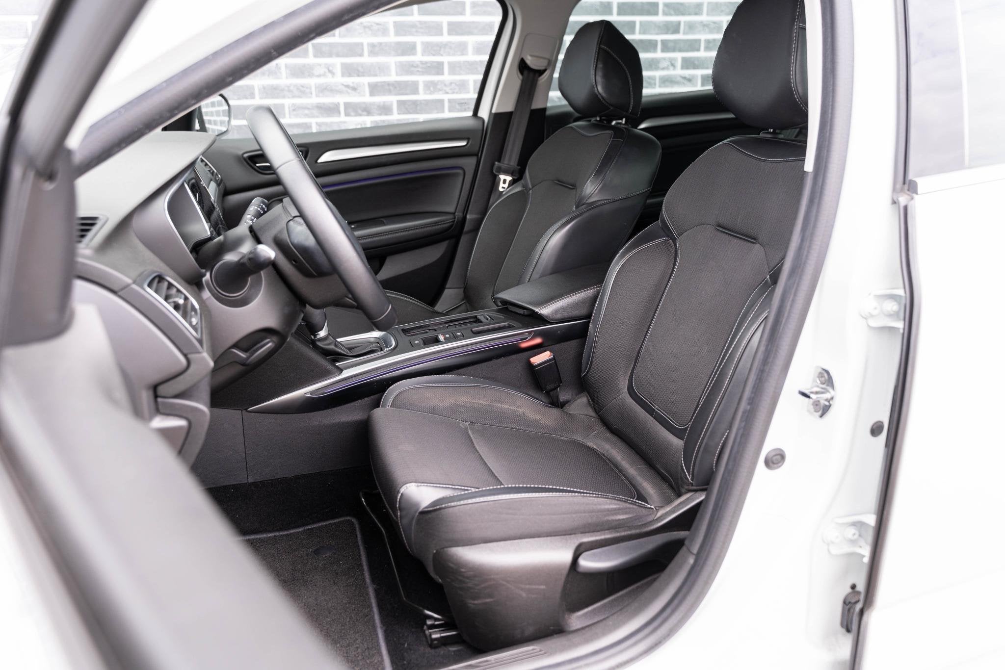 Renault Mégane Estate 1.3 TCe 140 EDC Intens | Head-up Disp, Auto's, Stof, Gebruikt, 4 cilinders, 1283 kg
