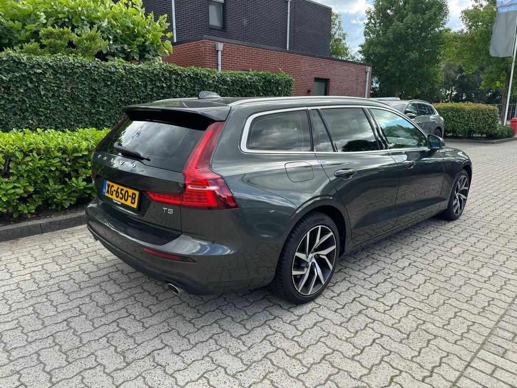 Volvo V60 2.0 T5 Momentum virtual cockpit, leer, navi, 15 km/l, 4 cilinders, 93 €/maand, Lease