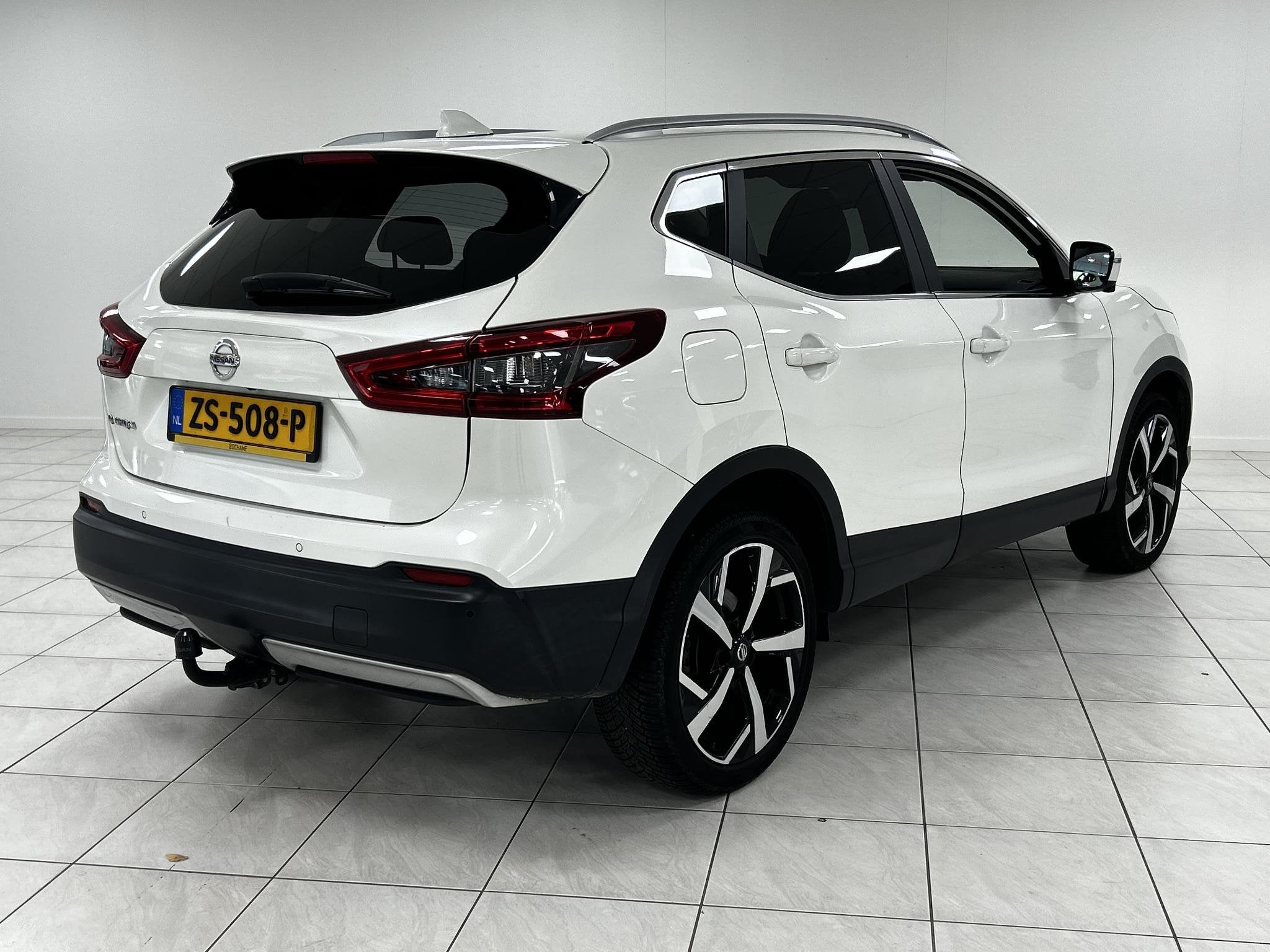 Nissan Qashqai 1.3 DIG-T Tekna PANORAMADAK | TREKHAAK | ACHT, Auto's, Gebruikt, 4 cilinders, Leder en Stof, Wit