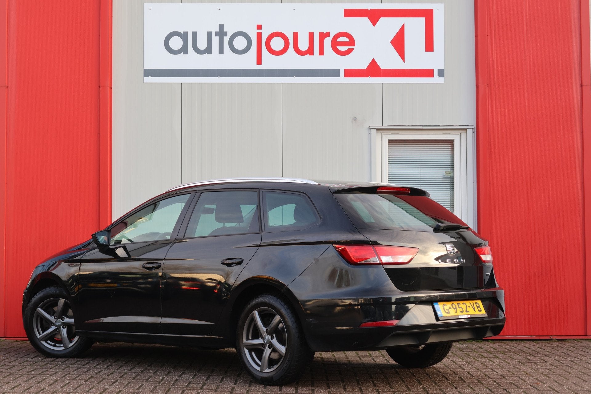 SEAT Leon ST 1.6 TDI Style | Automaat | Seat Sound | Cruise, Gebruikt, Zwart, Diesel, 125 €/maand