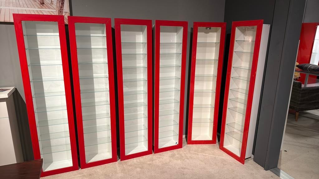 2 Ikea Bertby vitrinekasten, Gebruikt, ., Ophalen of Verzenden, Ikea Bertby