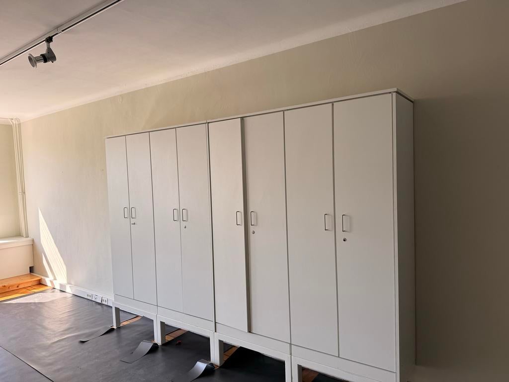 Witte kastenwand met deuren en planken, Huis en Inrichting, Kasten | Kledingkasten, Ophalen, Gebruikt, 200 cm of meer, 25 tot 50 cm
