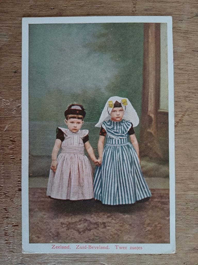 Zuid-Beveland klederdracht twee zusjes, Ophalen of Verzenden, Ongelopen, Zeeland