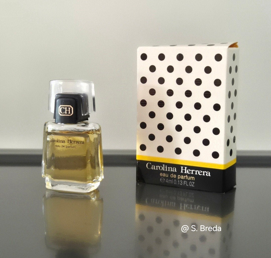 Carolina Herrera - miniatuur met doosje - originele formule, Ophalen of Verzenden, Zo goed als nieuw, Miniatuur, Gevuld