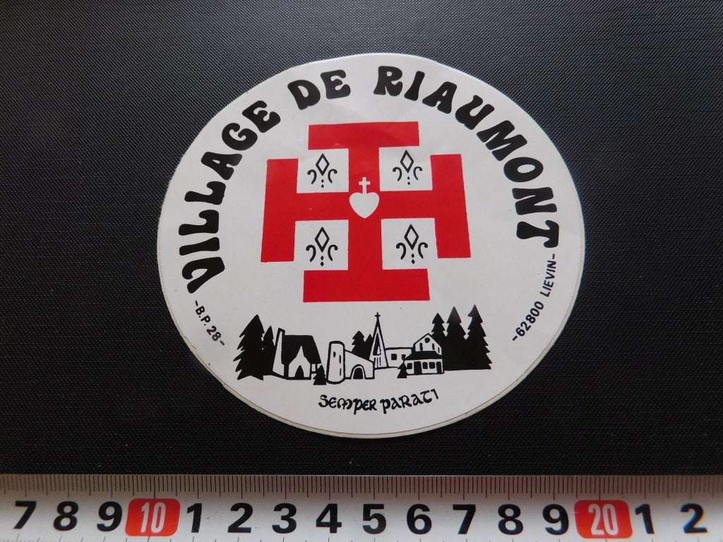 sticker VILLAGE DE RIAUMONT, Ophalen of Verzenden, Zo goed als nieuw