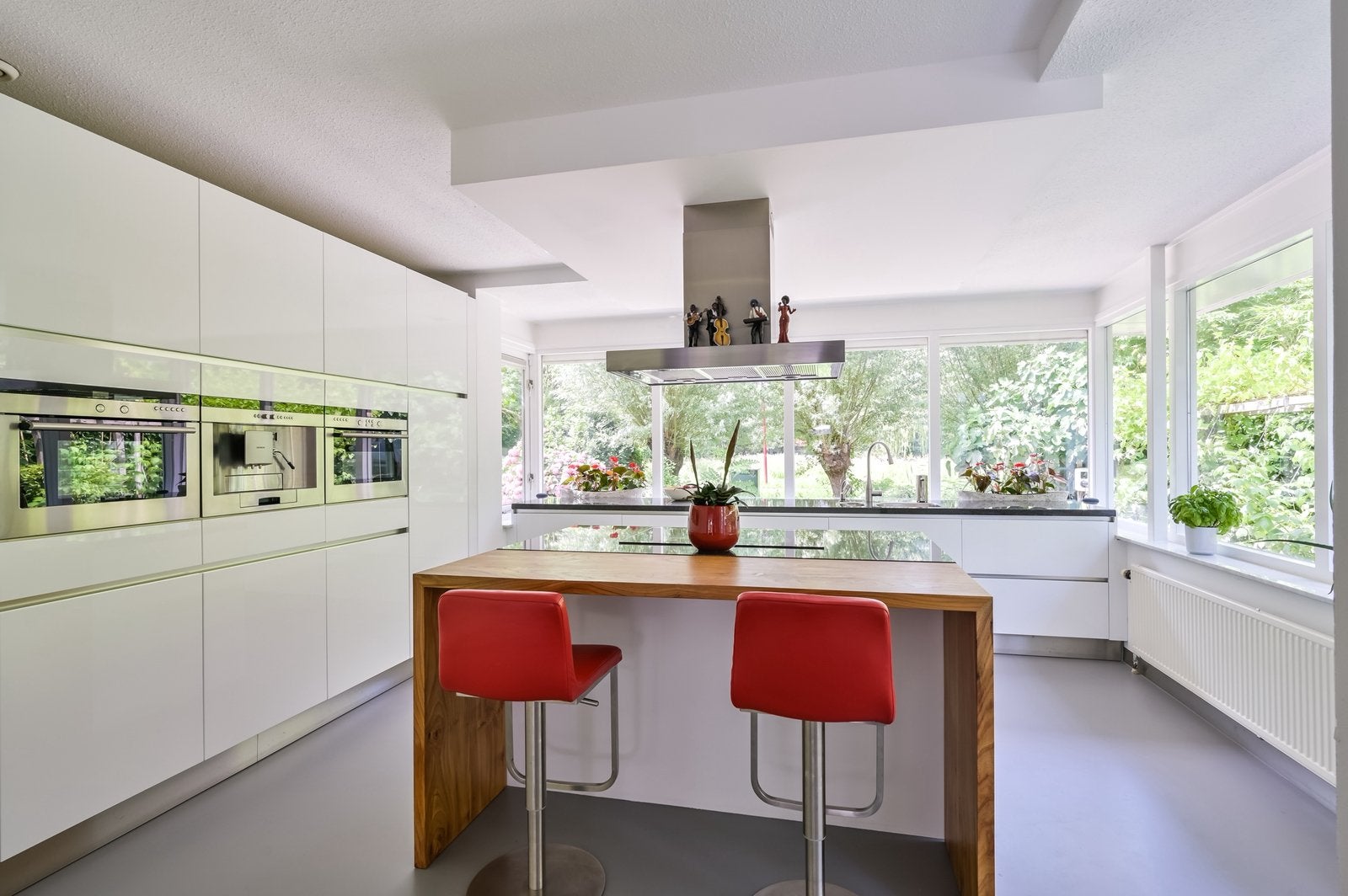 2# In hoogte verstelbare leren barkrukken op RVS onderstel, Huis en Inrichting, Barkrukken, Ophalen, 60 tot 90 cm, Leer, Zo goed als nieuw