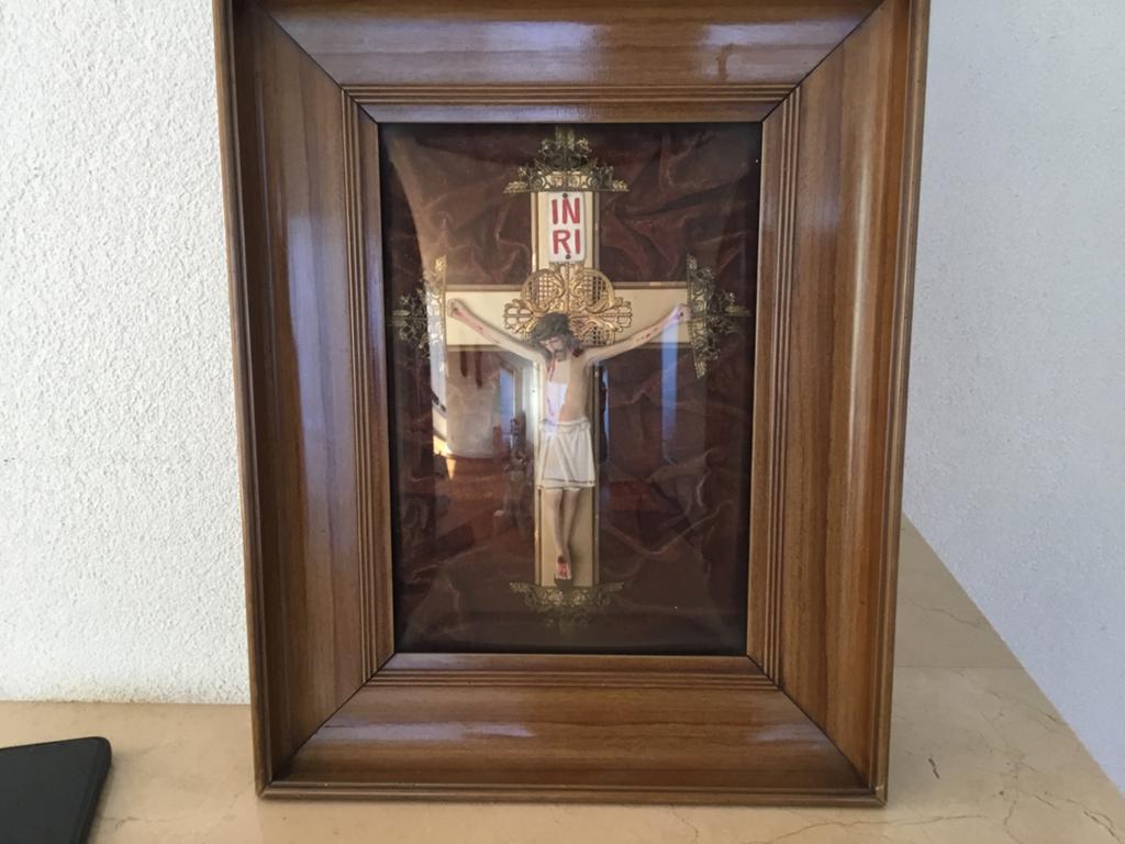 Jezus beeld achter bol glas in houten lijst (38x48 cm), Ophalen of Verzenden