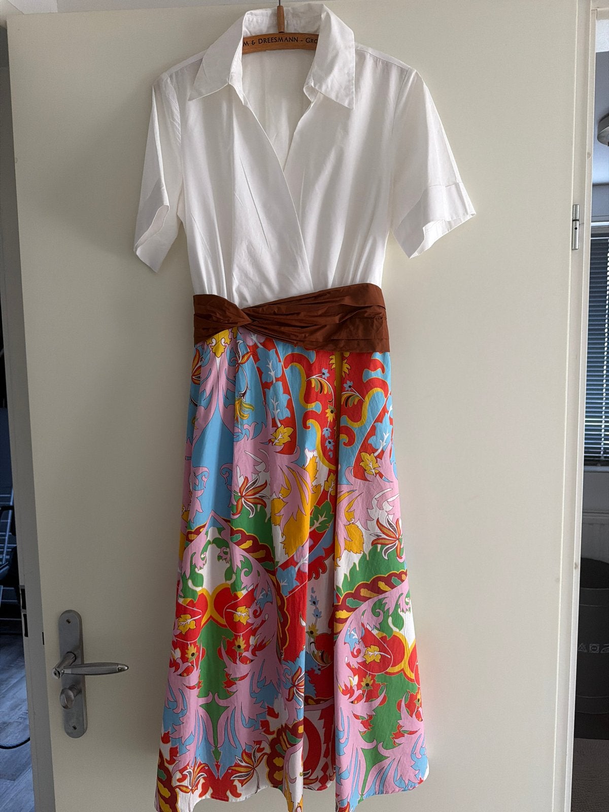 LaSalle Amsterdam Jurk met kleurrijke print en strikceintuur, Kleding | Dames, Maat 38/40 (M), Wit, Ophalen of Verzenden, Zo goed als nieuw
