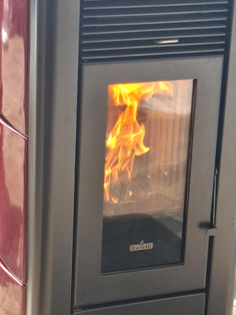 Ravelli Pelletkachel - Rood, Zo goed als nieuw, Ophalen, Overige brandstoffen, Zo goed als nieuw, Pelletkachel