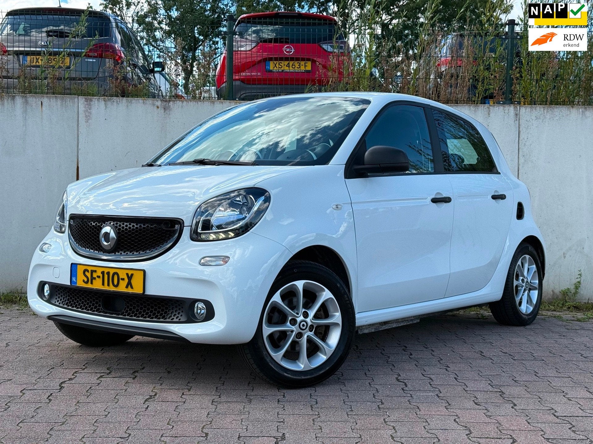 Smart Forfour Electric drive Business Solution 18 kWh/LEDER/, Auto's, Automaat, Achterwielaandrijving, Gebruikt, Wit