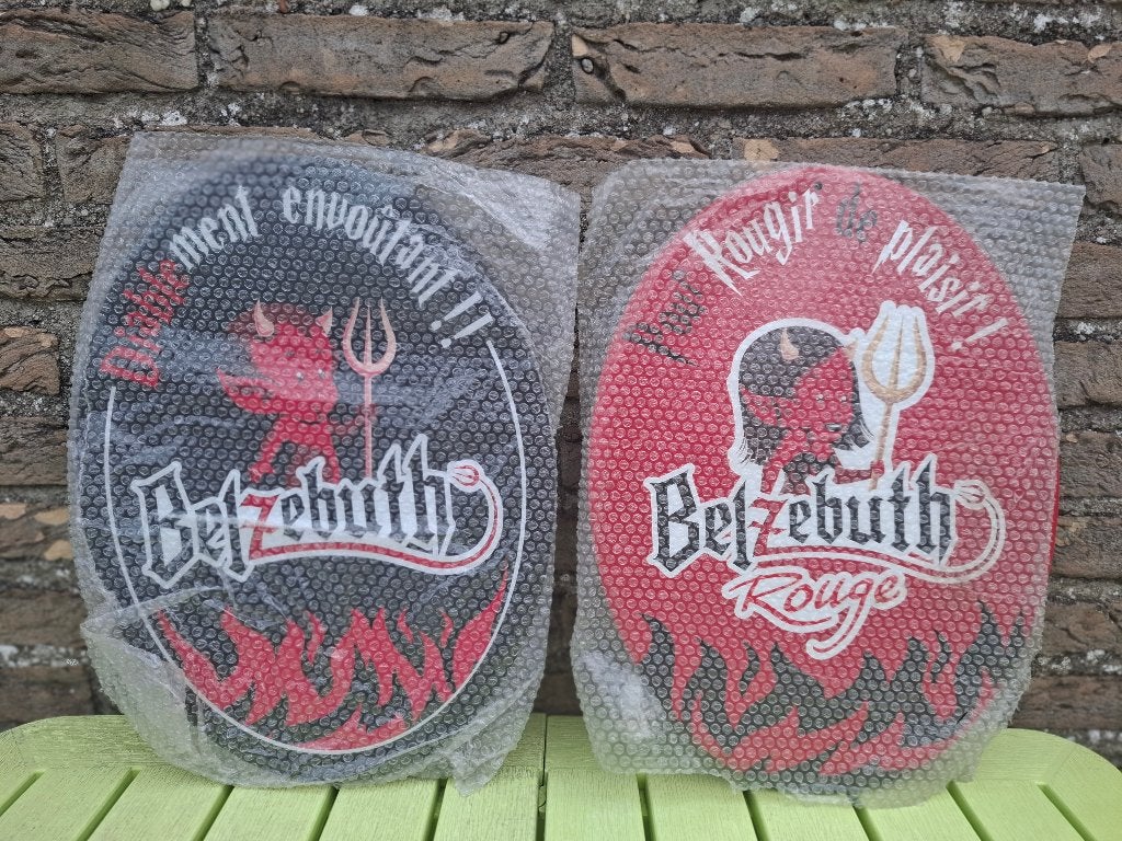 2 reclameborden Belzebuth bier (rode en zwarte versie), Ophalen of Verzenden, Nieuw, Reclamebord, Plaat of Schild, Overige merken
