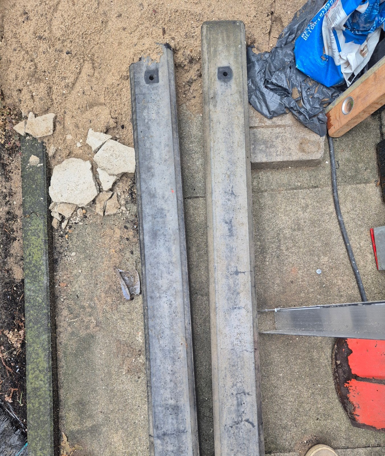 beton palen 2x te koop. l, Tuin en Terras, Ophalen, Palen