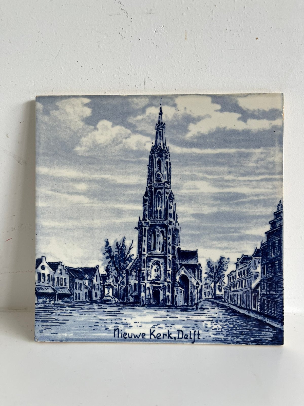 DELFTS BLAUWE TEGEL. —-  NIEUWE KERK DELFT., Antiek en Kunst, Ophalen of Verzenden