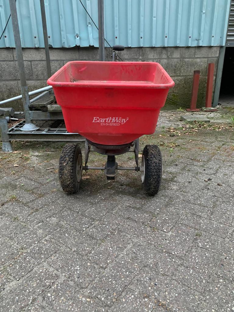 Earthway strooiwagen 30 liter, Ophalen, Gebruikt, Handmatig, Tweewielig