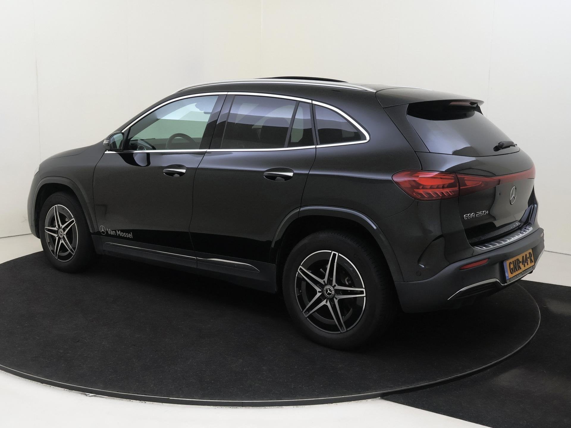 Mercedes-Benz EQA 250+ AMG Line 71 kWh / Panoramadak, 15 min, Gebruikt, Zwart, Zwart