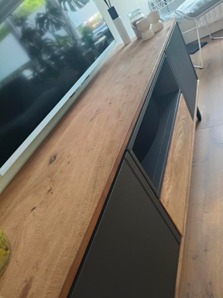 Dressoir Xooon in nieuwstaat - 170x60x42 cm, Met deur(en), 150 tot 200 cm, Zo goed als nieuw, 25 tot 50 cm