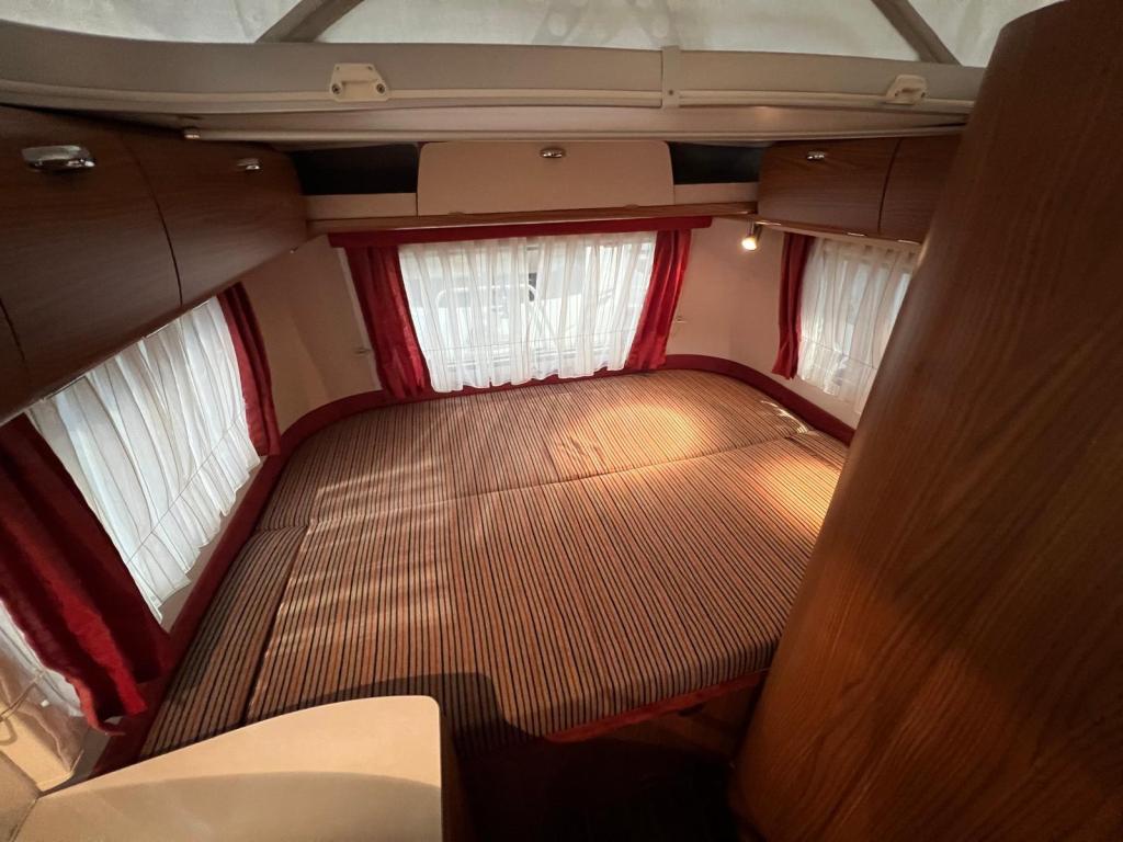 Eriba Touring 550 topstaat, opblaas luifel, dwarsbed, hefdak, Bedrijf, Treinzit, 4 tot 5 meter, Eriba