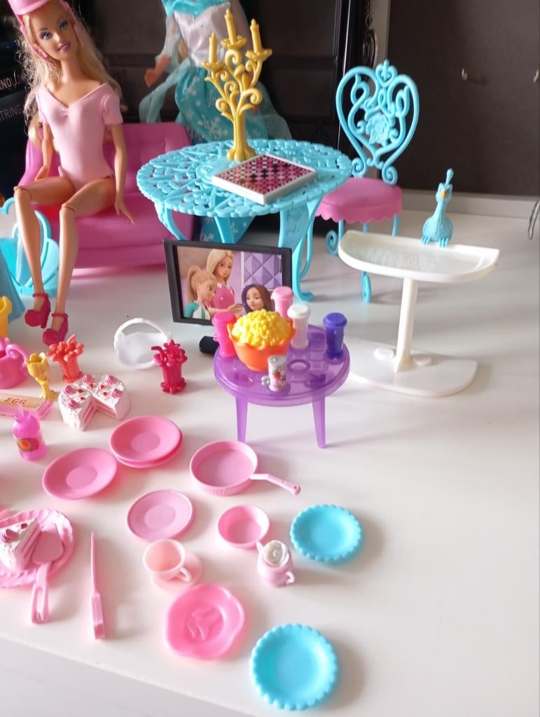 Grote Barbie set met poppen, meubels en accessoires NU 20€., Ophalen of Verzenden, Gebruikt, Barbie
