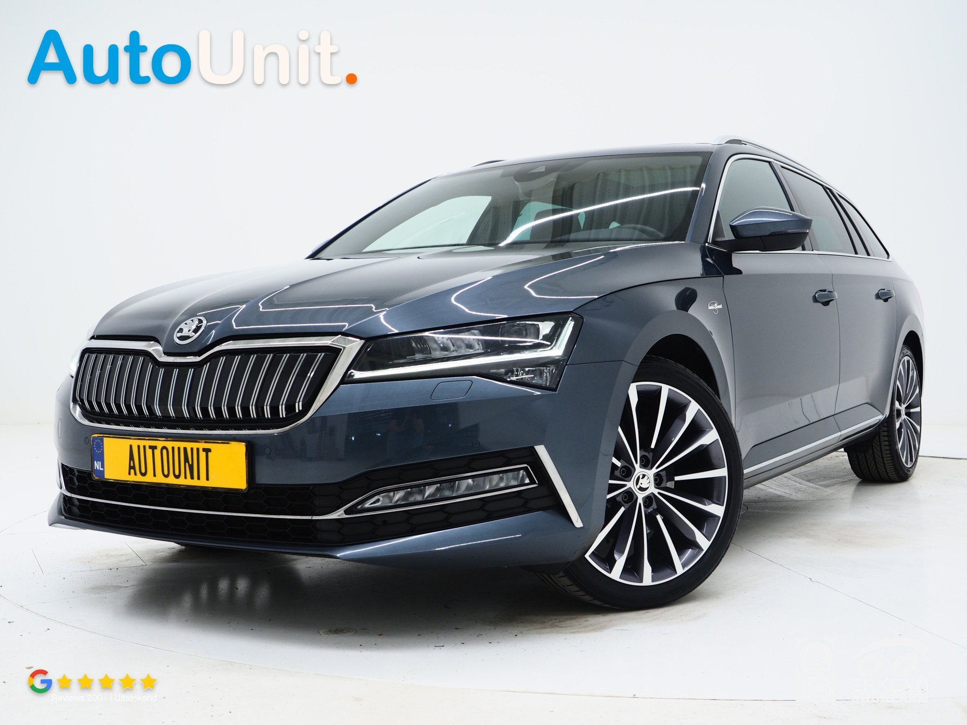 Skoda Superb Combi 1.4 TSI iV Laurin & Klement | Panoramadak, Gebruikt, Zwart, 4 cilinders, Adaptive Cruise Control