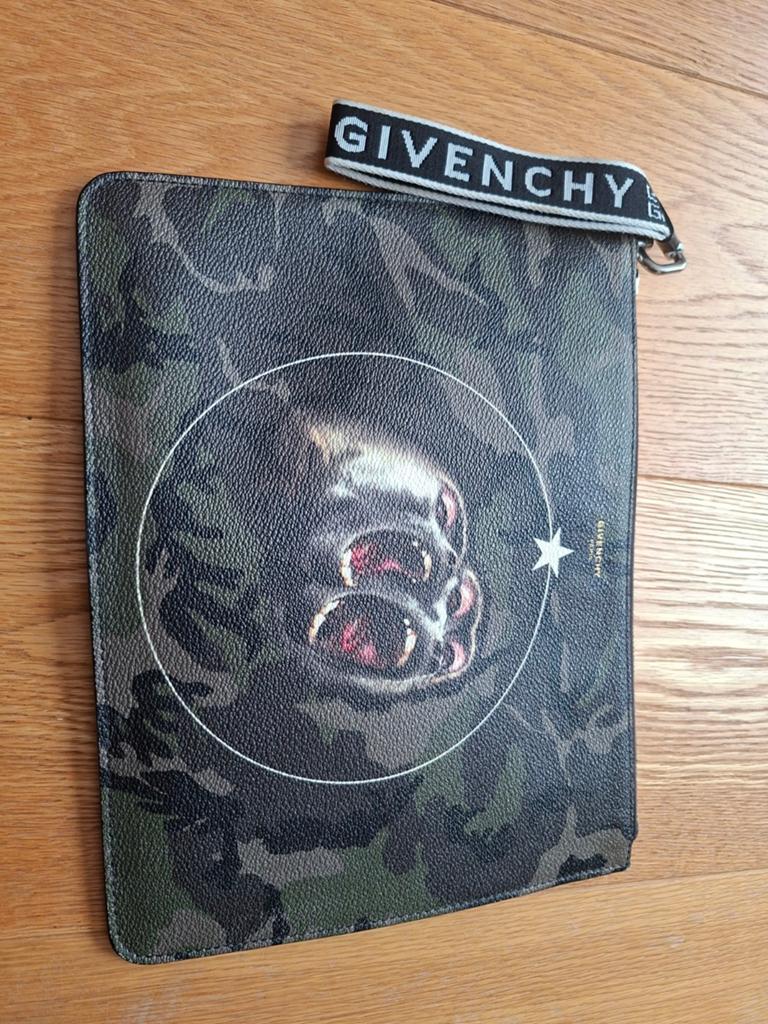 Givenchy Clutch Tas Camouflage met Hondenkop, Ophalen of Verzenden, Zo goed als nieuw, Groen, Avondtasje