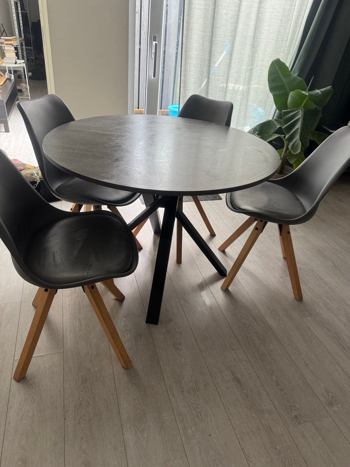 Moderne ronde eettafel met 4 stoelen, Ophalen, Kunststof, 100 tot 150 cm, Rond