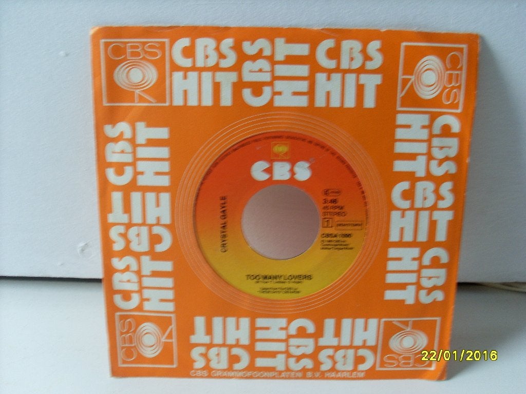 Crysteal Gayle - Too Many Lovers ---1361, Verzenden, 7 inch, Beschermende buitenhoes, Zo goed als nieuw