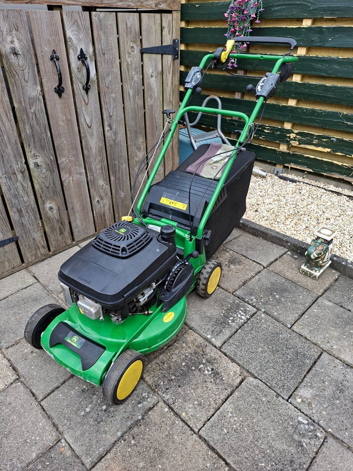 John Deere r47kb grasmaaier aandrijving Kawasaki motor, Gebruikt, Opvangbak, Benzine-grasmaaier, 40 t/m 49 cm