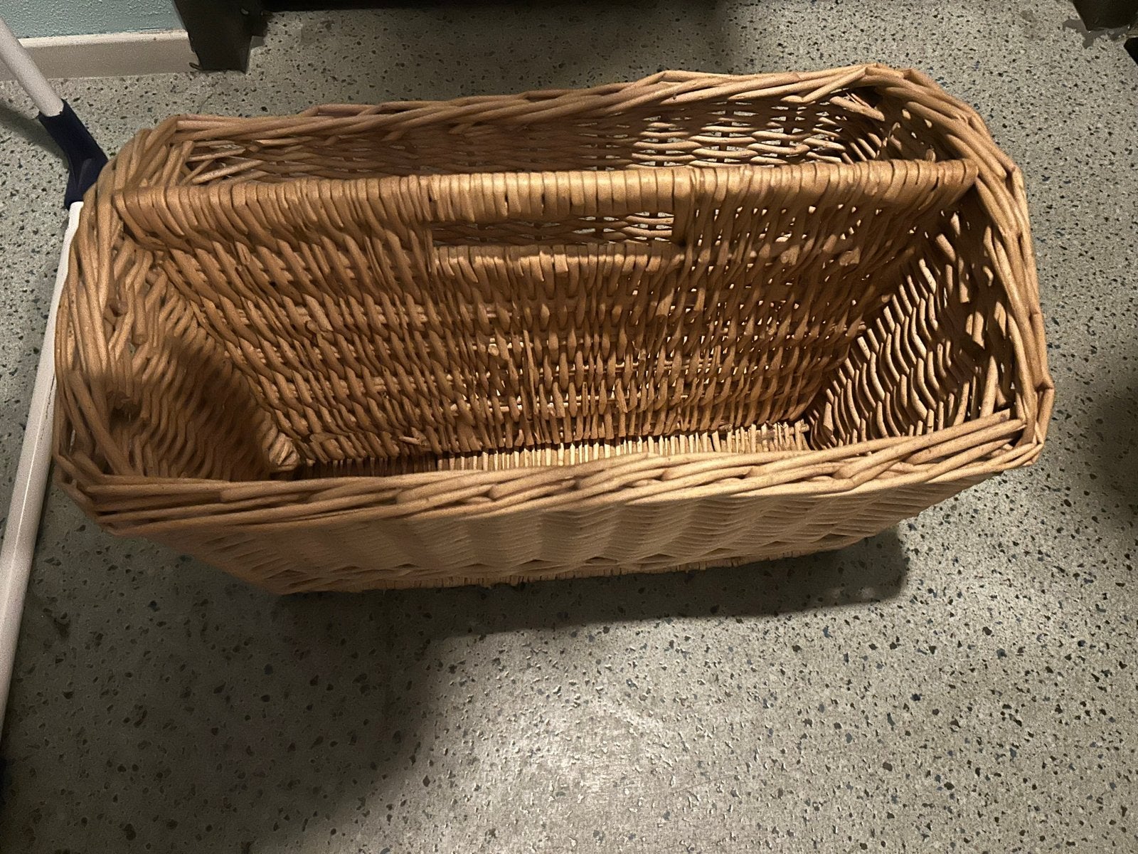 Rotan tijdschriftenrek / opbergmand, Ophalen, Gebruikt, Gevlochten, Mand