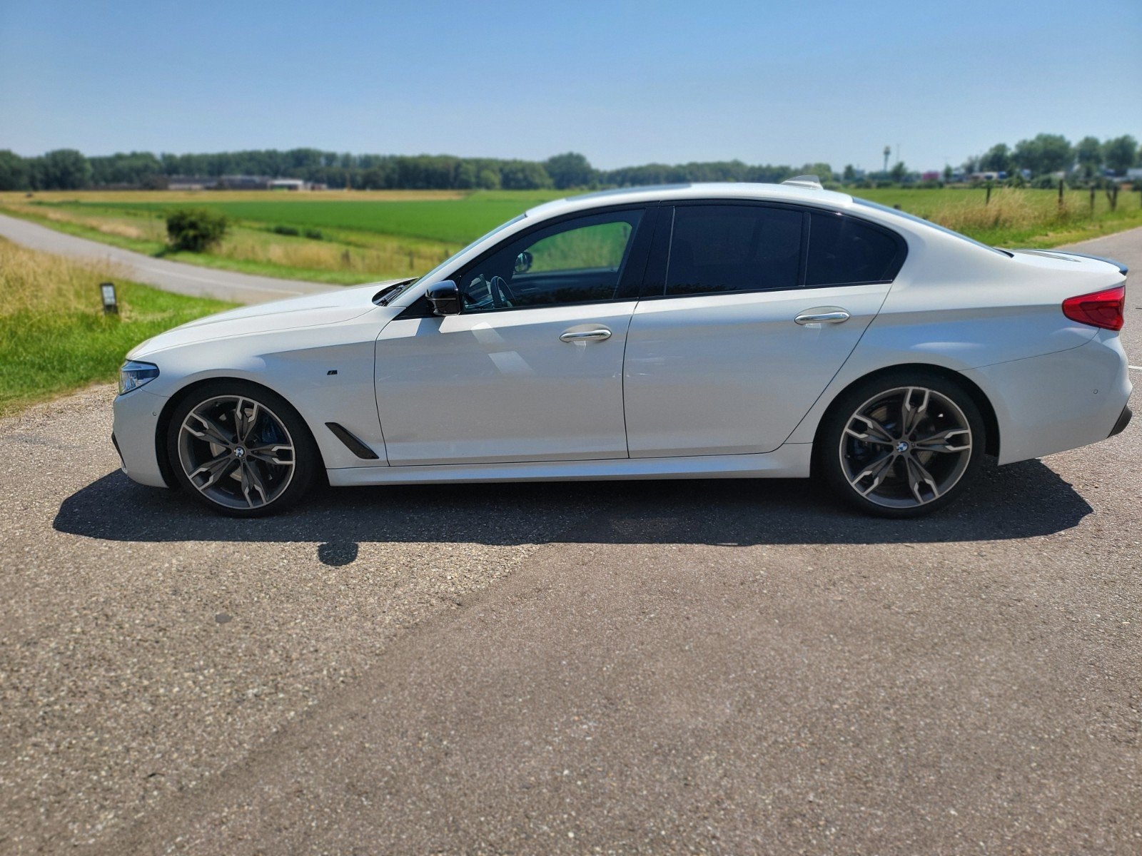BMW 5-Serie M550i xDrive High Exclusive, Auto's, Automaat, 2000 kg, 4395 cc, Vierwielaandrijving